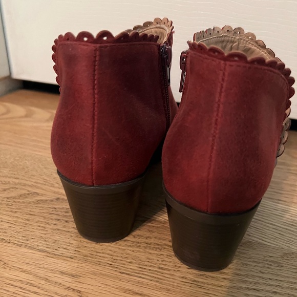 Burgundy ankle boots in GUC - Picture 3 of 7